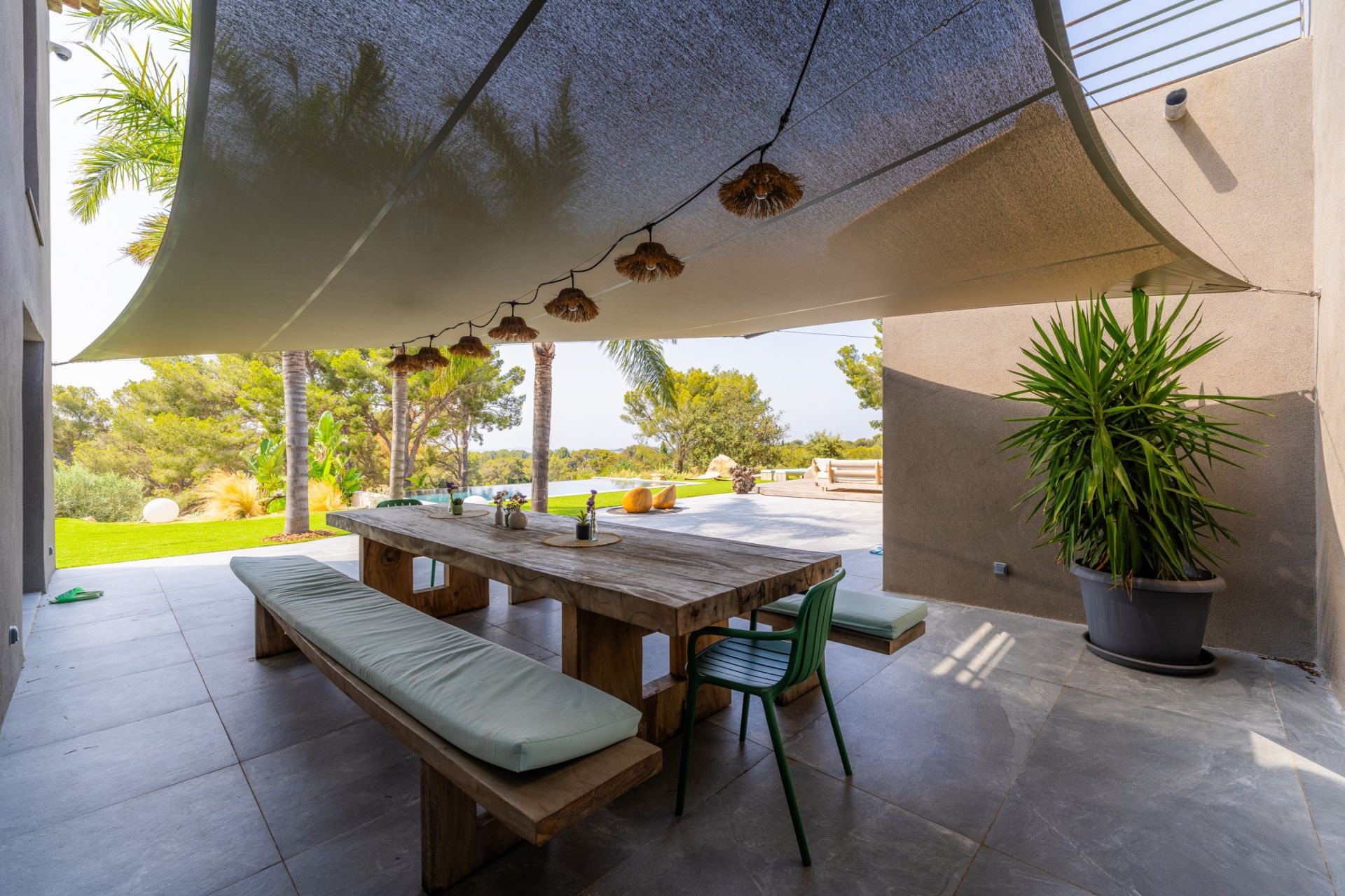 house 8 Rooms for sale on SANARY SUR MER (83110)