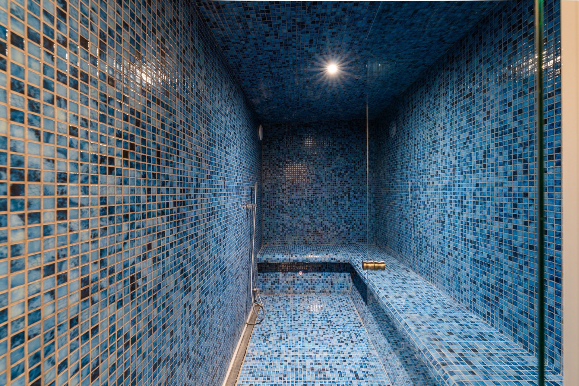 house 8 Rooms for sale on SANARY SUR MER (83110)