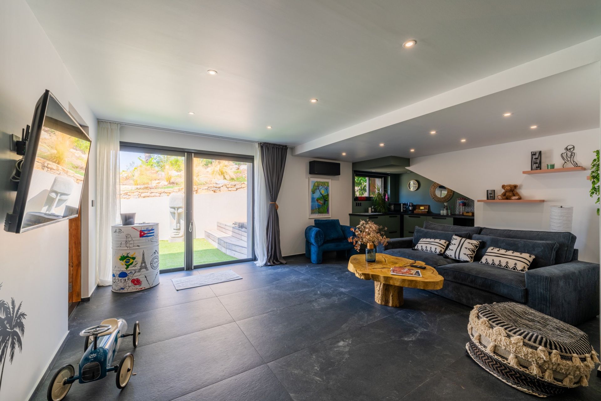 house 8 Rooms for sale on SANARY SUR MER (83110)