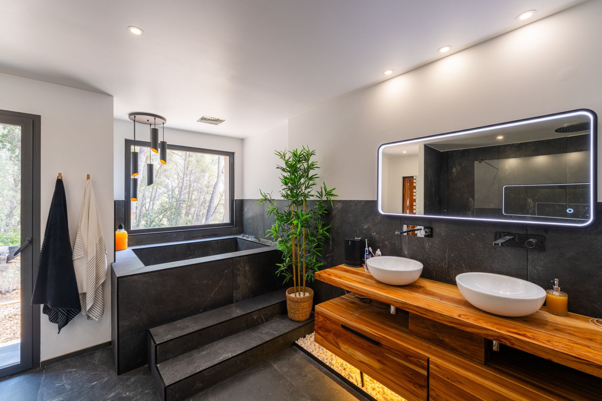 house 8 Rooms for sale on SANARY SUR MER (83110)