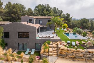 house 8 Rooms for sale on SANARY SUR MER (83110)