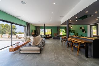 house 8 Rooms for sale on SANARY SUR MER (83110)