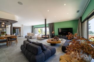 house 8 Rooms for sale on SANARY SUR MER (83110)