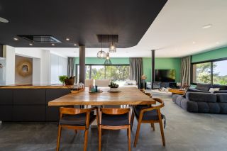 house 8 Rooms for sale on SANARY SUR MER (83110)