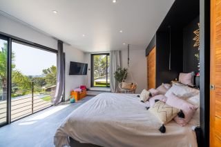 house 8 Rooms for sale on SANARY SUR MER (83110)