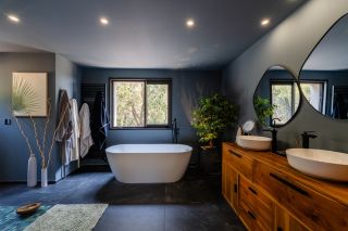 house 8 Rooms for sale on SANARY SUR MER (83110)