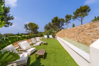 house 8 Rooms for sale on SANARY SUR MER (83110)