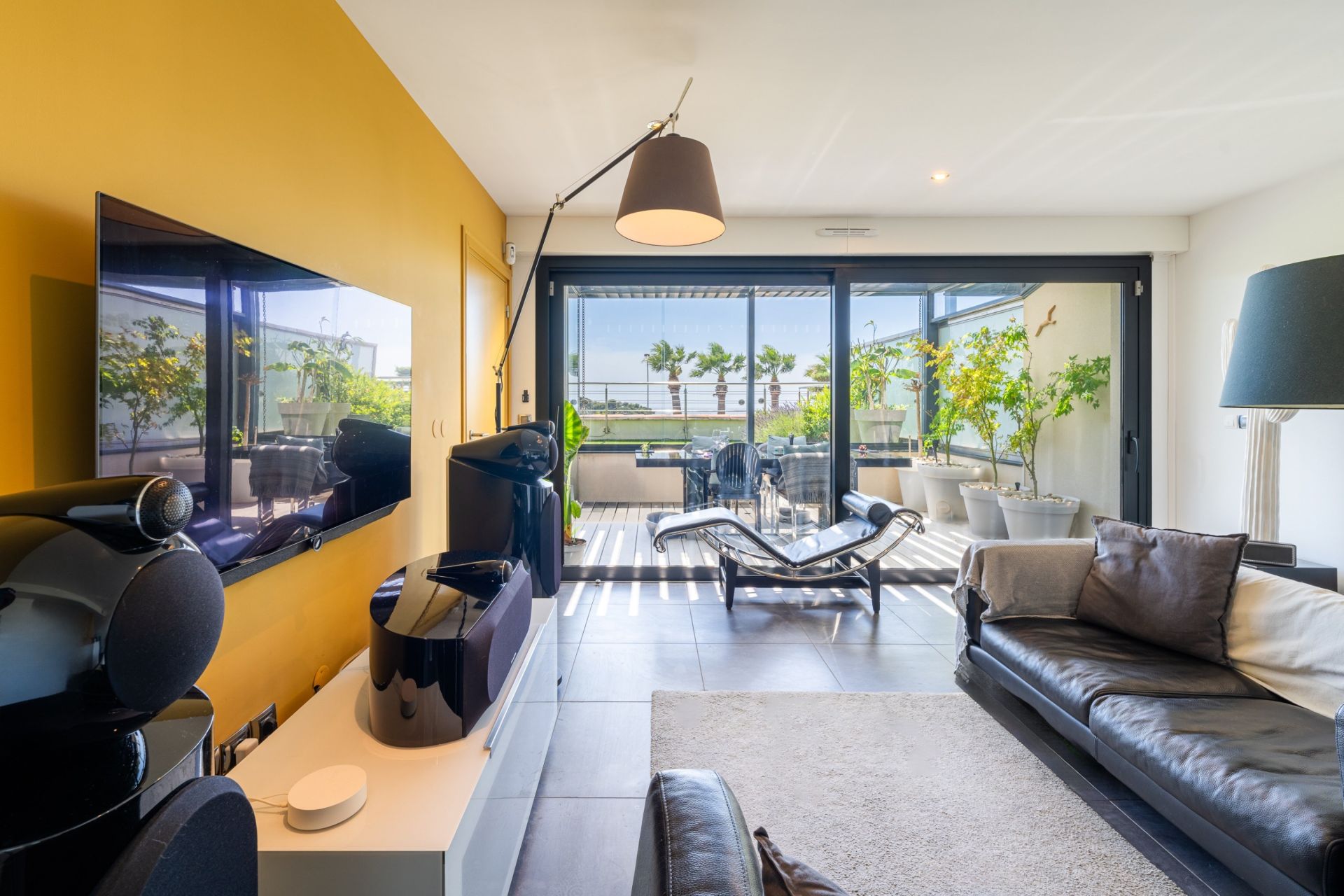 apartment 4 Rooms for sale on SANARY SUR MER (83110)
