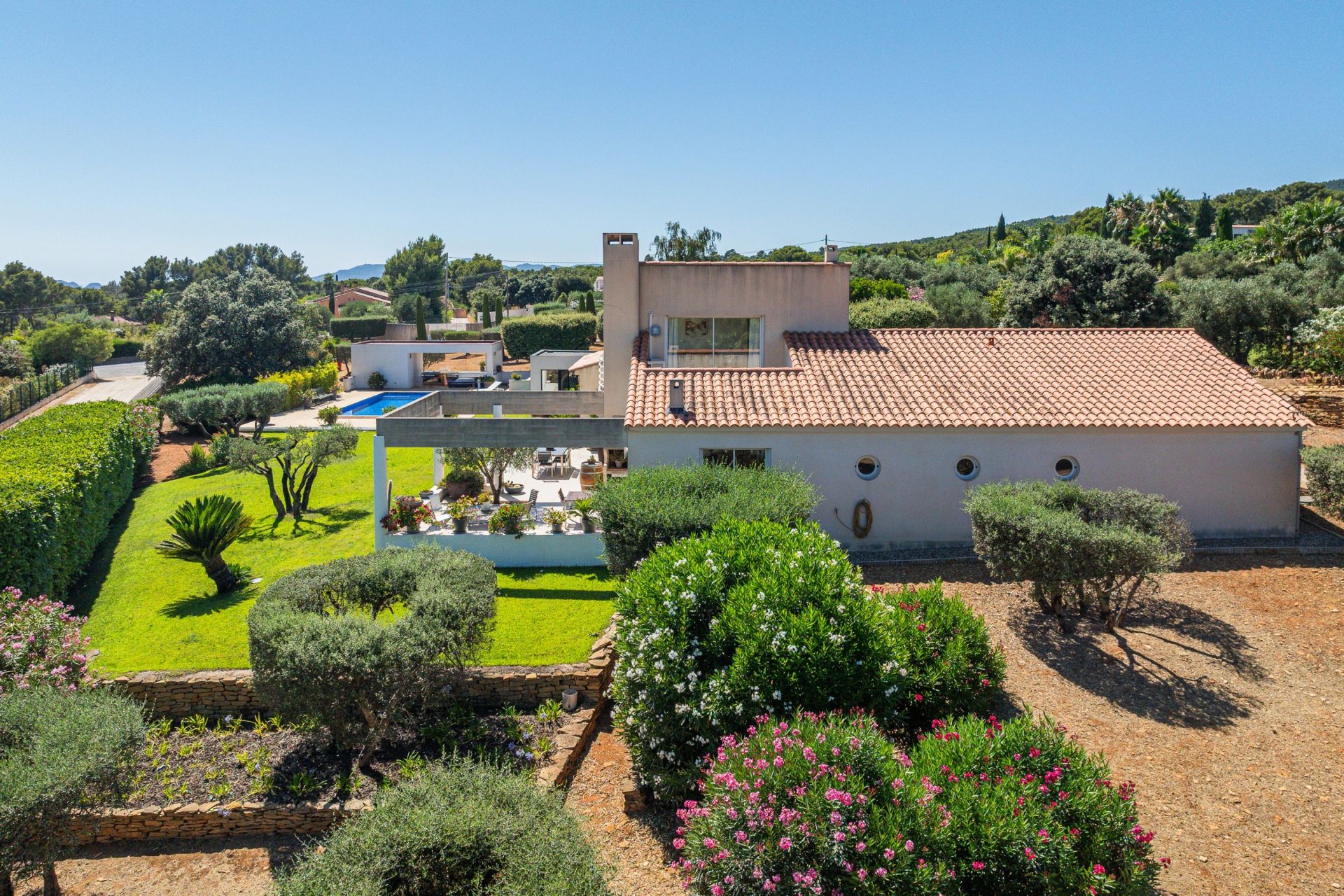 maison 6 Pièces en vente sur LA CADIERE D AZUR (83740)