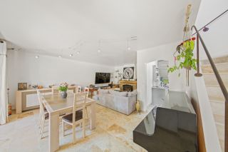 house 6 Rooms for sale on SANARY SUR MER (83110)