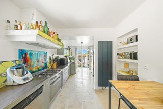 house 6 Rooms for sale on SANARY SUR MER (83110)