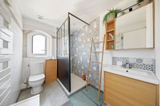 house 6 Rooms for sale on SANARY SUR MER (83110)