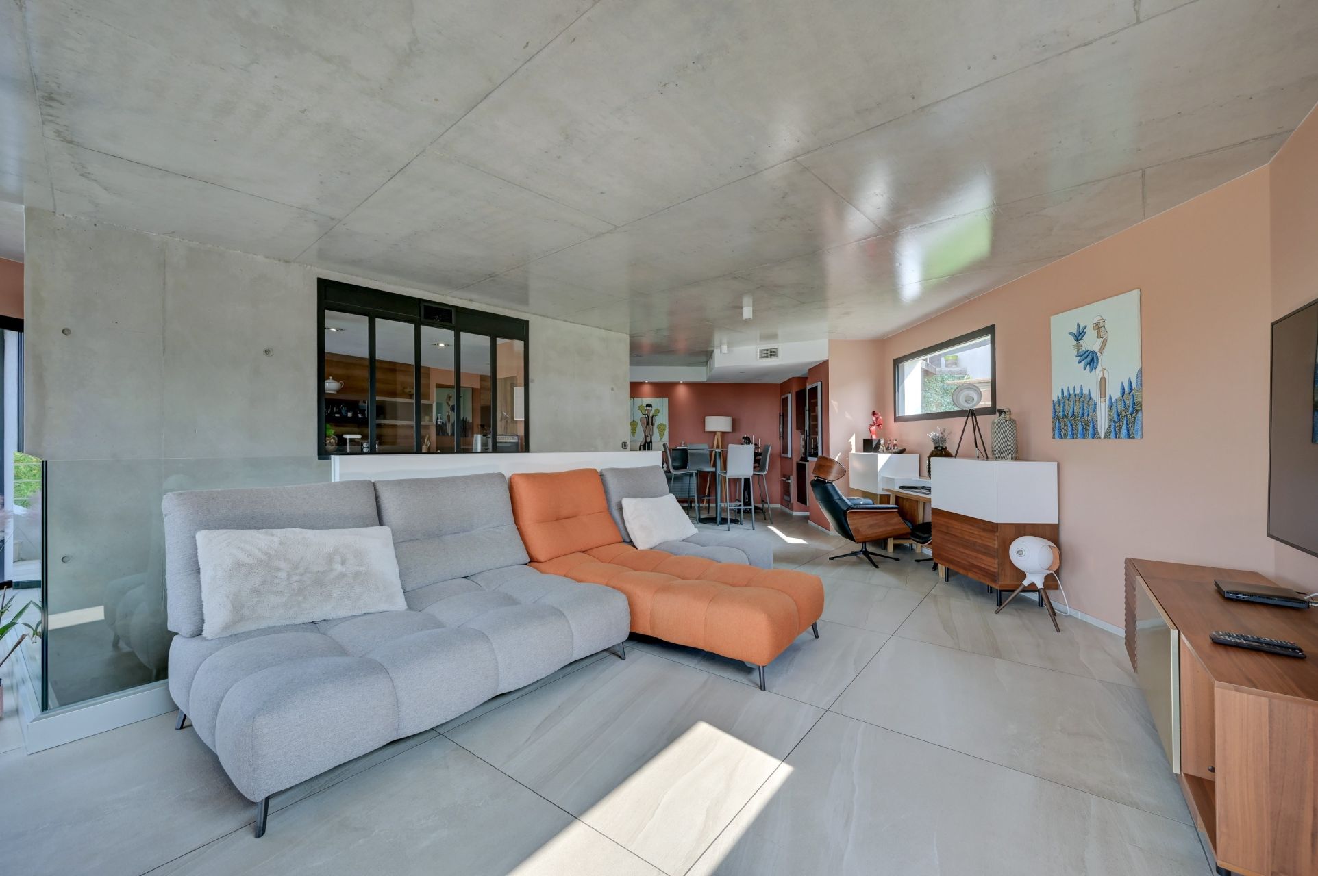 villa 7 Rooms for sale on LA GARDE (83130)