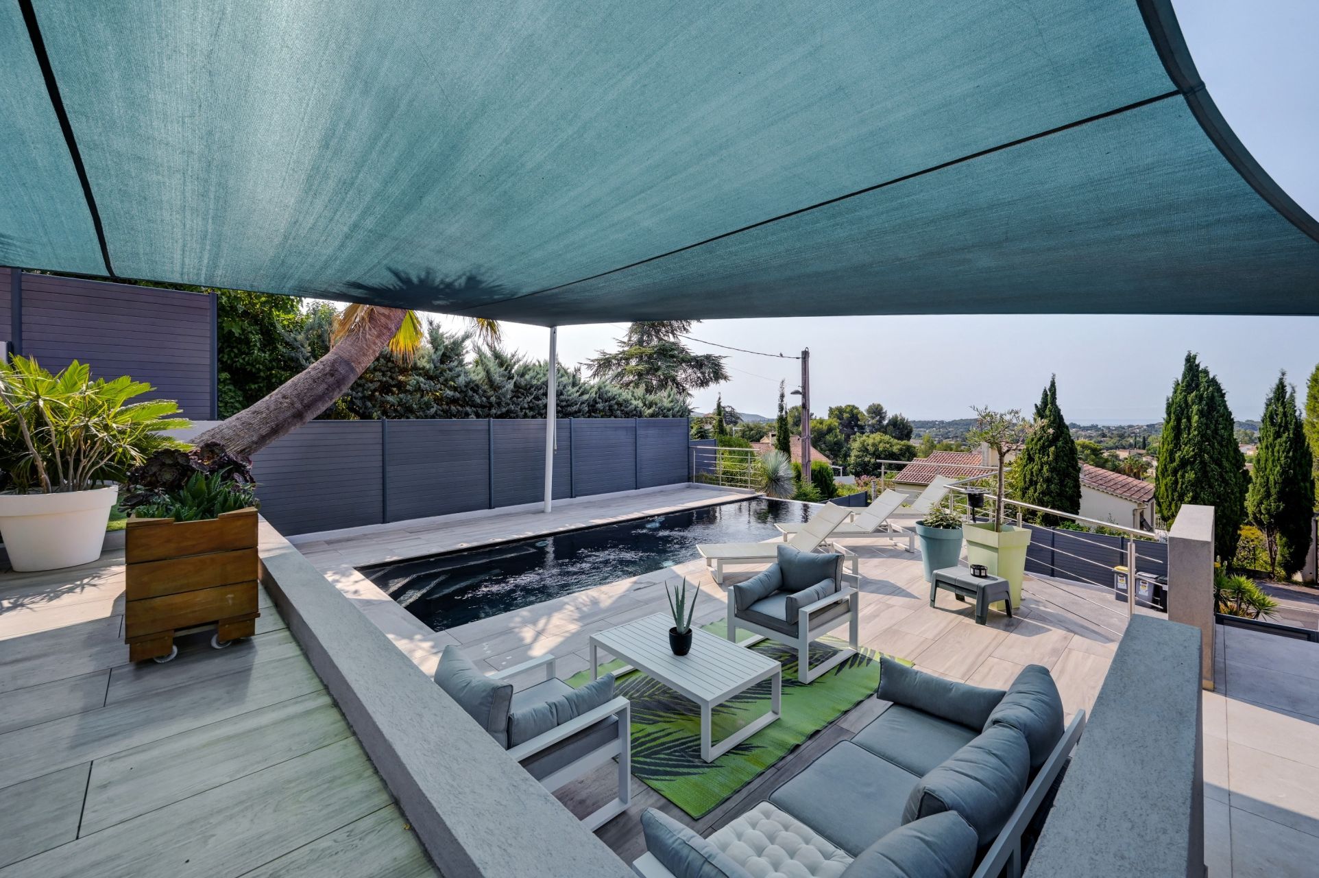 villa 7 Rooms for sale on LA GARDE (83130)