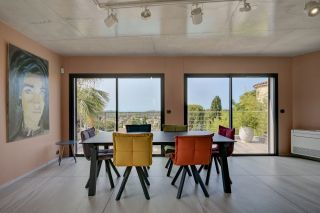 villa 7 Rooms for sale on LA GARDE (83130)
