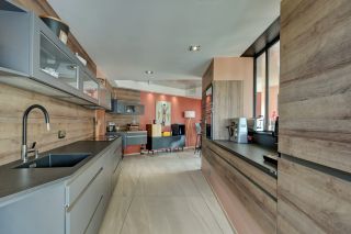 villa 7 Rooms for sale on LA GARDE (83130)