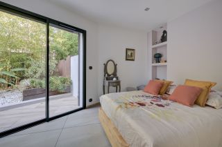 villa 7 Rooms for sale on LA GARDE (83130)