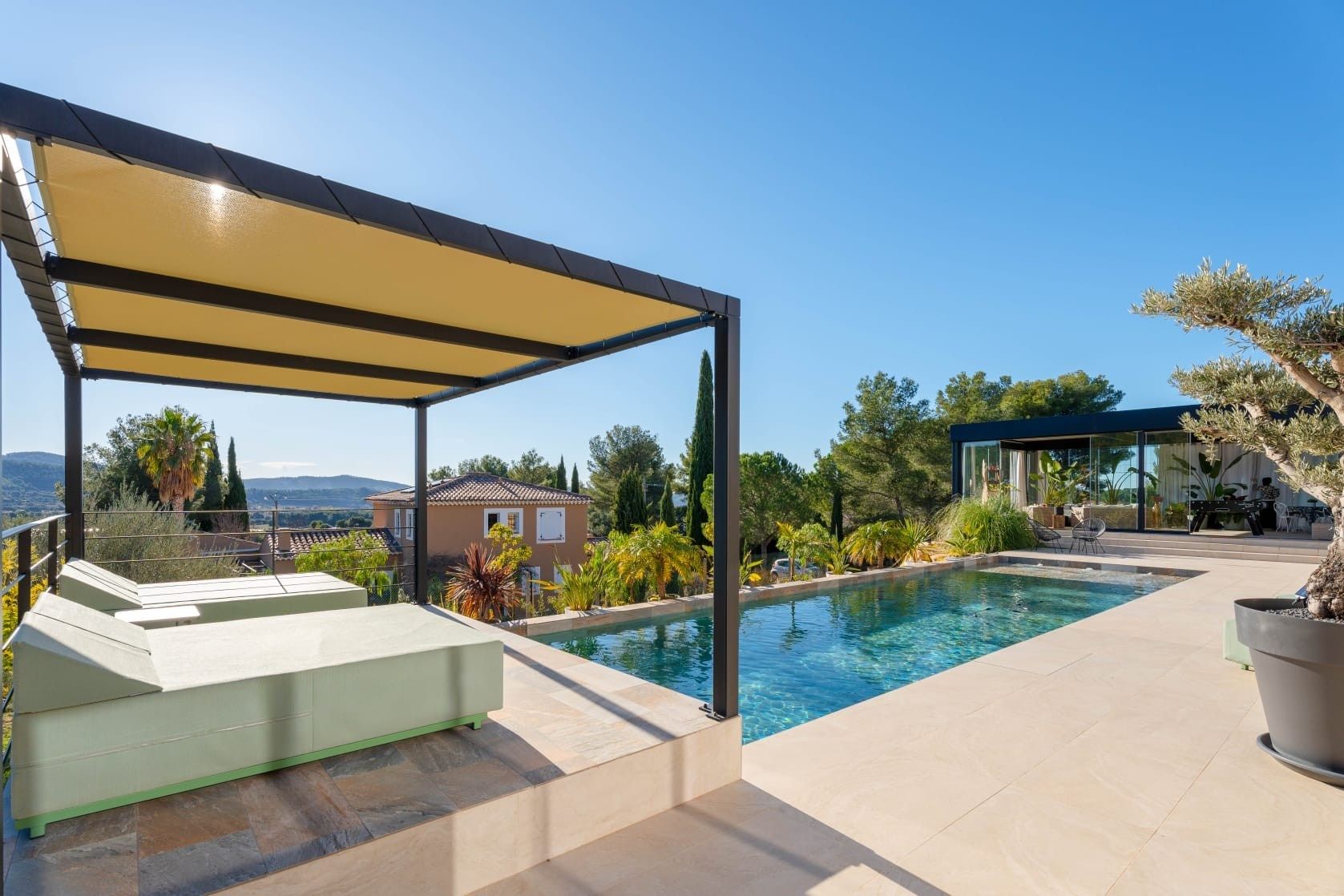 house 6 Rooms for sale on LA CADIERE D AZUR (83740)