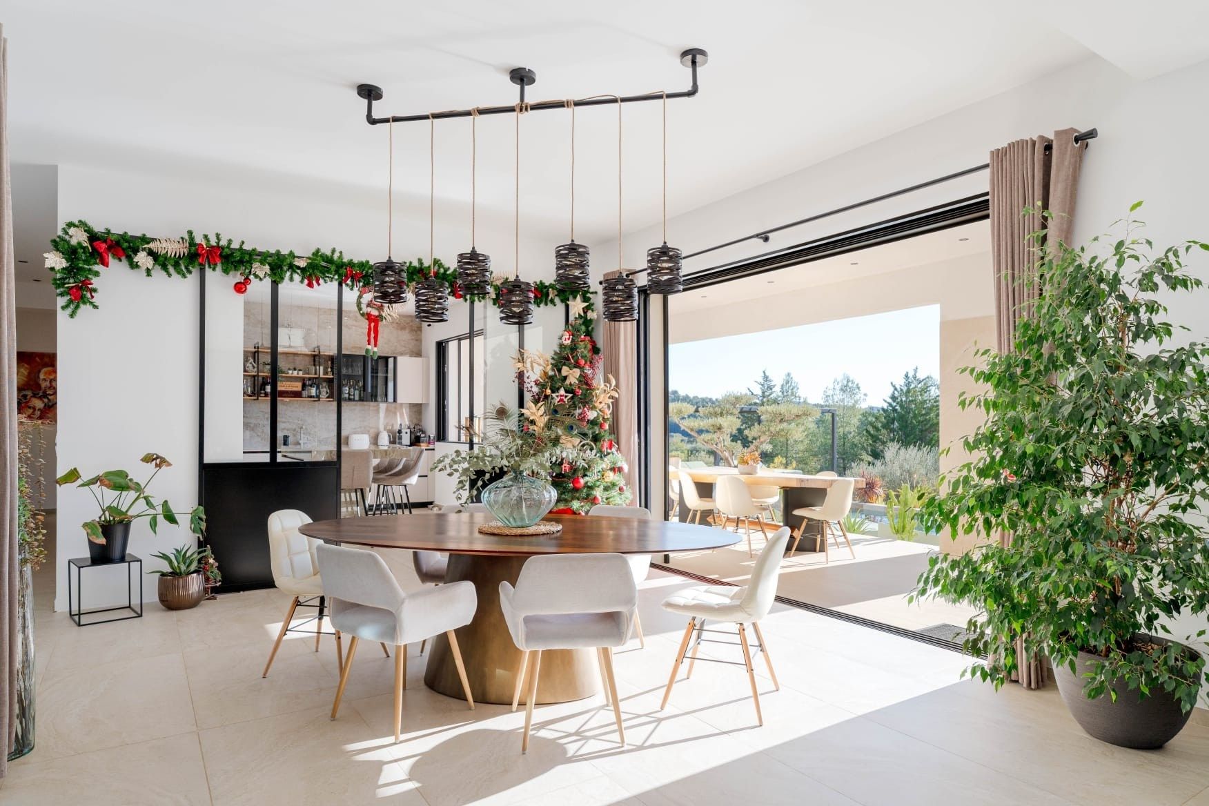 house 6 Rooms for sale on LA CADIERE D AZUR (83740)