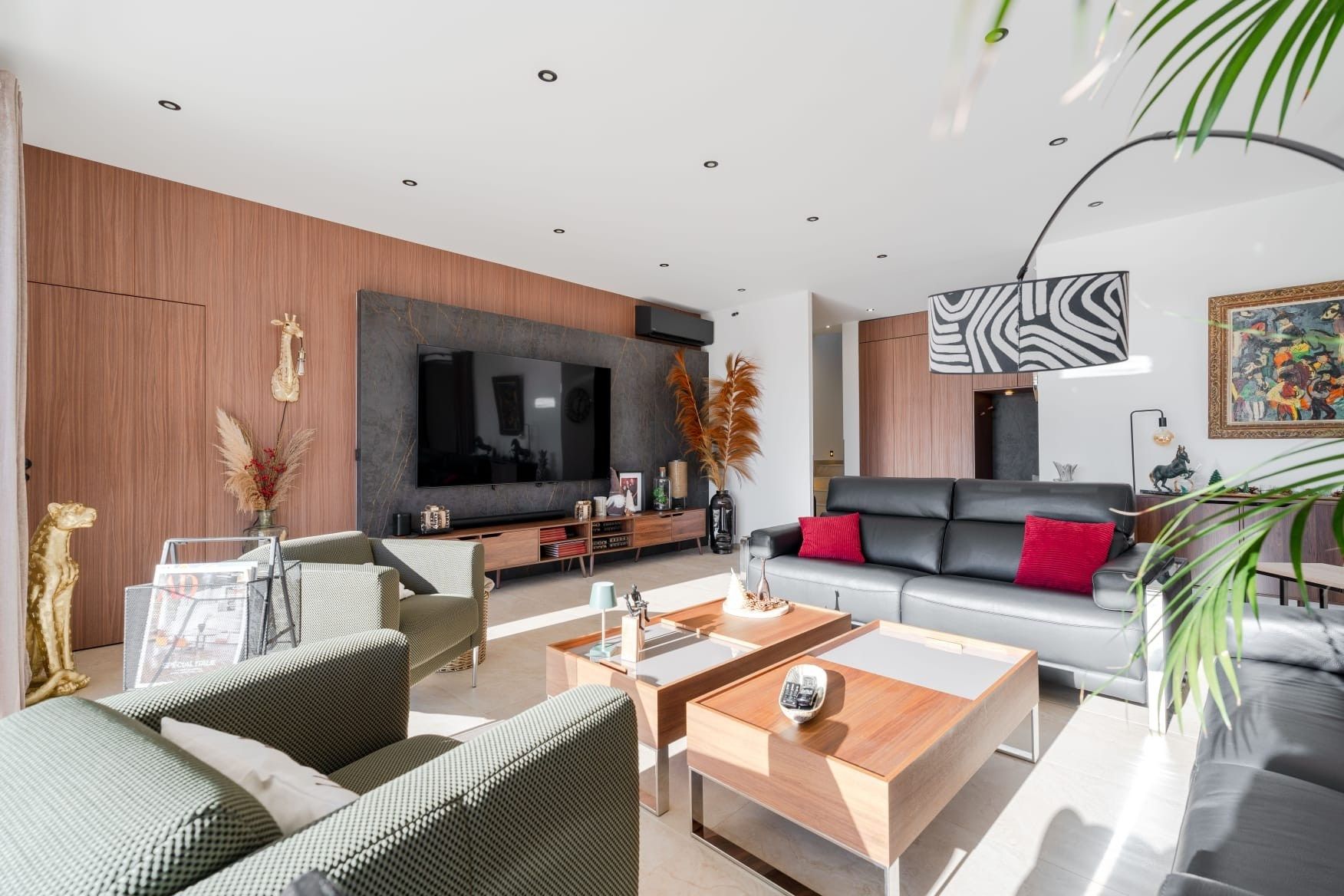 house 6 Rooms for sale on LA CADIERE D AZUR (83740)