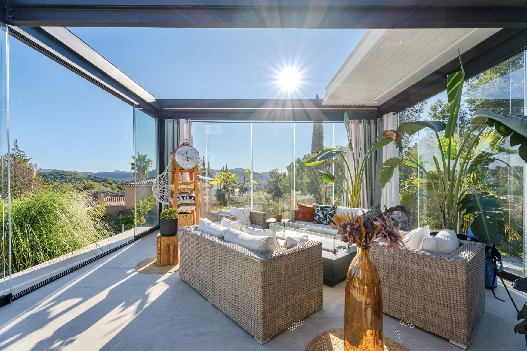 house 6 Rooms for sale on LA CADIERE D AZUR (83740)