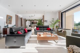 house 6 Rooms for sale on LA CADIERE D AZUR (83740)