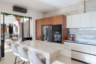 house 6 Rooms for sale on LA CADIERE D AZUR (83740)