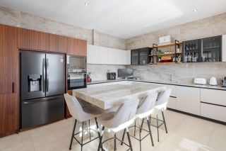 house 6 Rooms for sale on LA CADIERE D AZUR (83740)