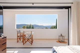 house 6 Rooms for sale on LA CADIERE D AZUR (83740)