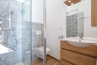 house 6 Rooms for sale on LA CADIERE D AZUR (83740)