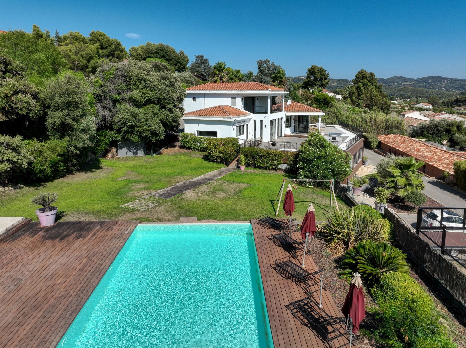 maison 8 Pièces en vente sur LA CADIERE D AZUR (83740)