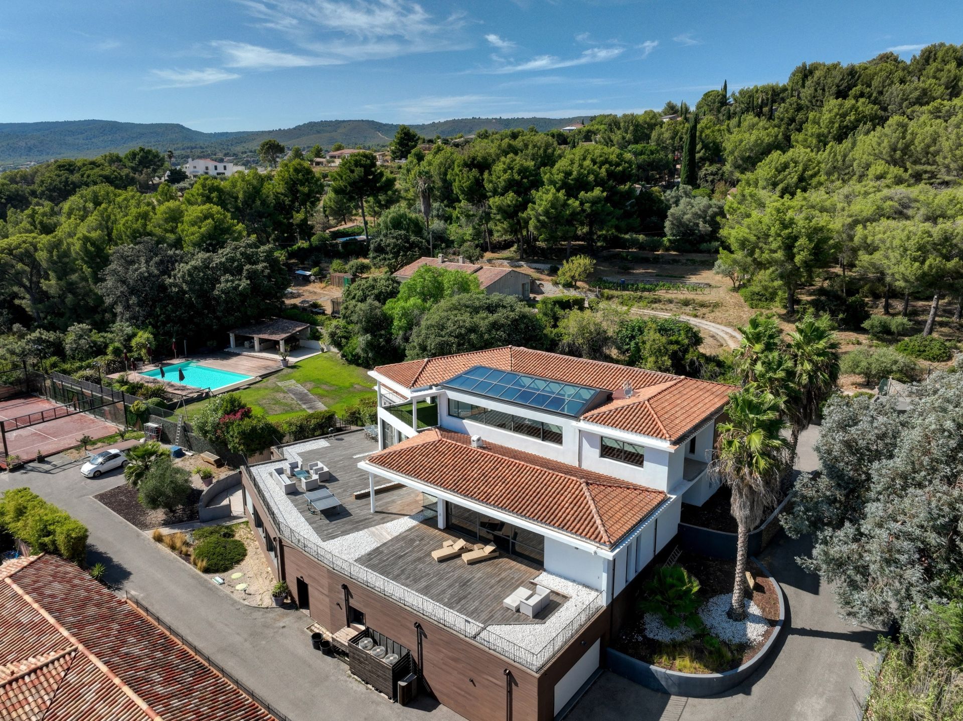 house 8 Rooms for sale on LA CADIERE D AZUR (83740)
