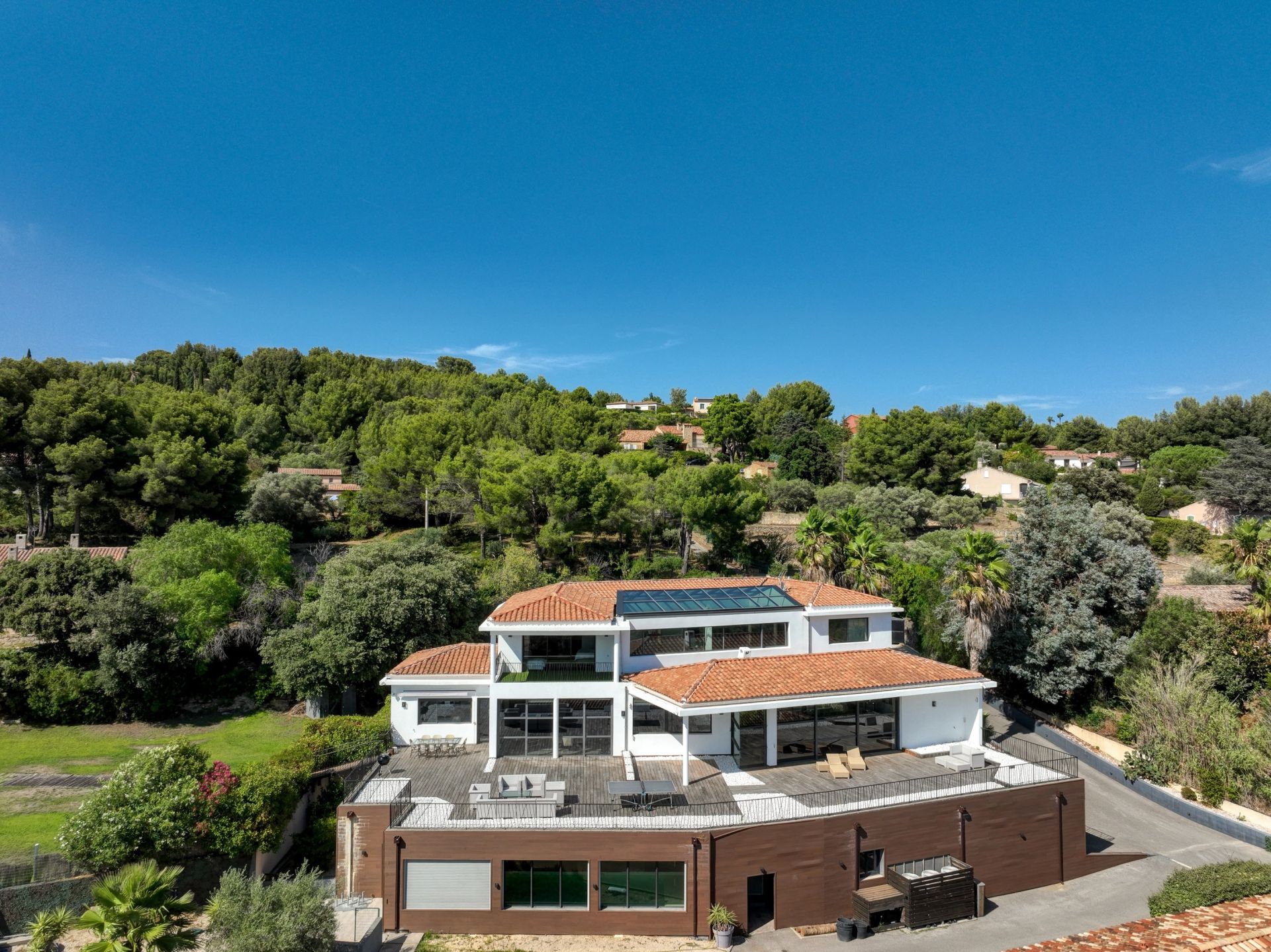 house 8 Rooms for sale on LA CADIERE D AZUR (83740)