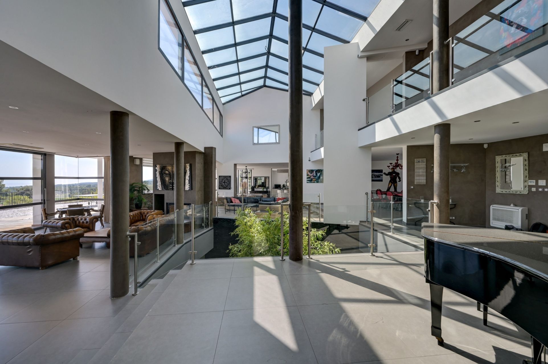 house 8 Rooms for sale on LA CADIERE D AZUR (83740)