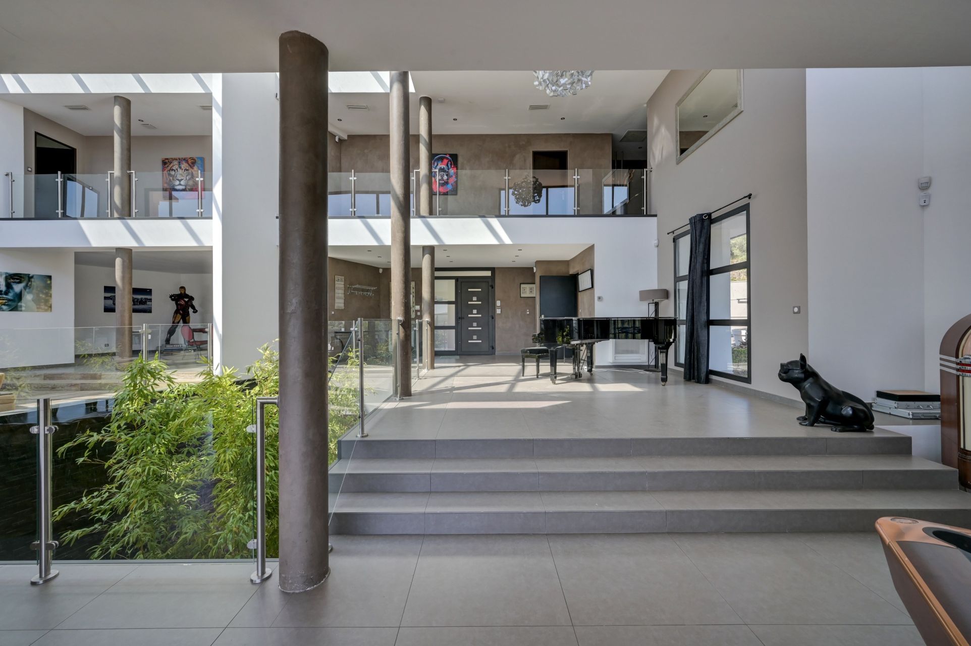 house 8 Rooms for sale on LA CADIERE D AZUR (83740)