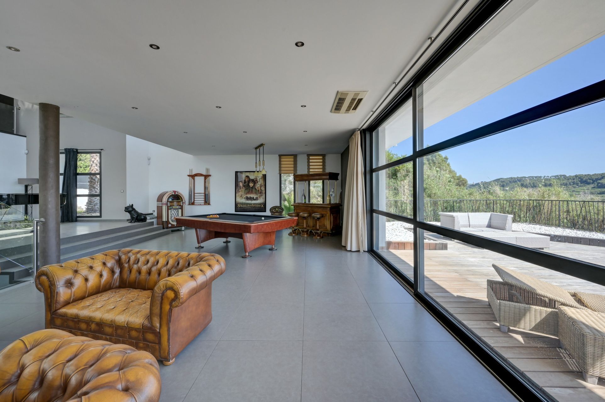 house 8 Rooms for sale on LA CADIERE D AZUR (83740)