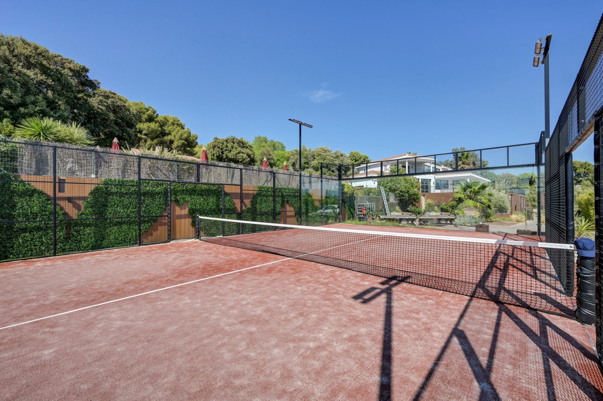 house 8 Rooms for sale on LA CADIERE D AZUR (83740)