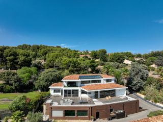 maison 8 Pièces en vente sur LA CADIERE D AZUR (83740)