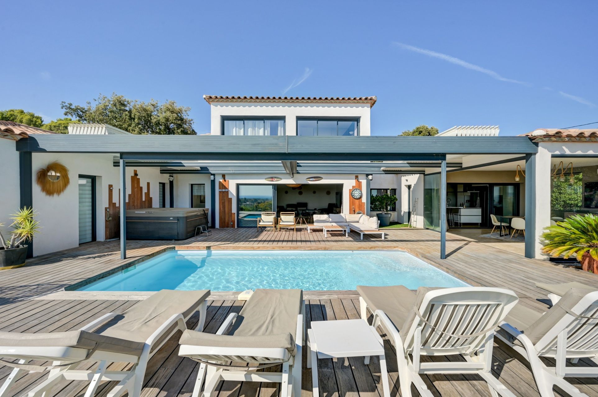 maison 6 Pièces en vente sur LA CADIERE D AZUR (83740)