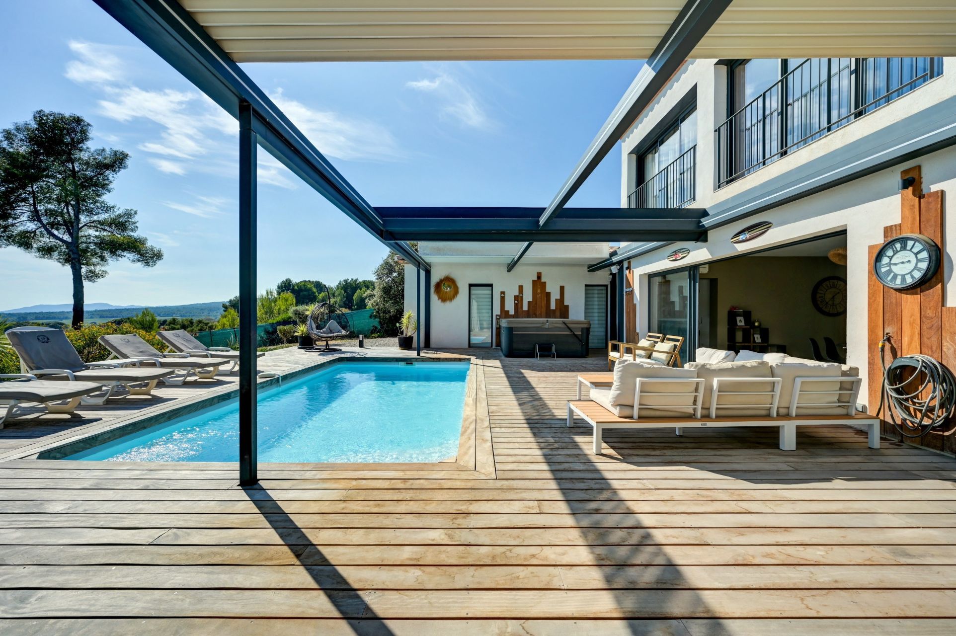 house 6 Rooms for sale on LA CADIERE D AZUR (83740)