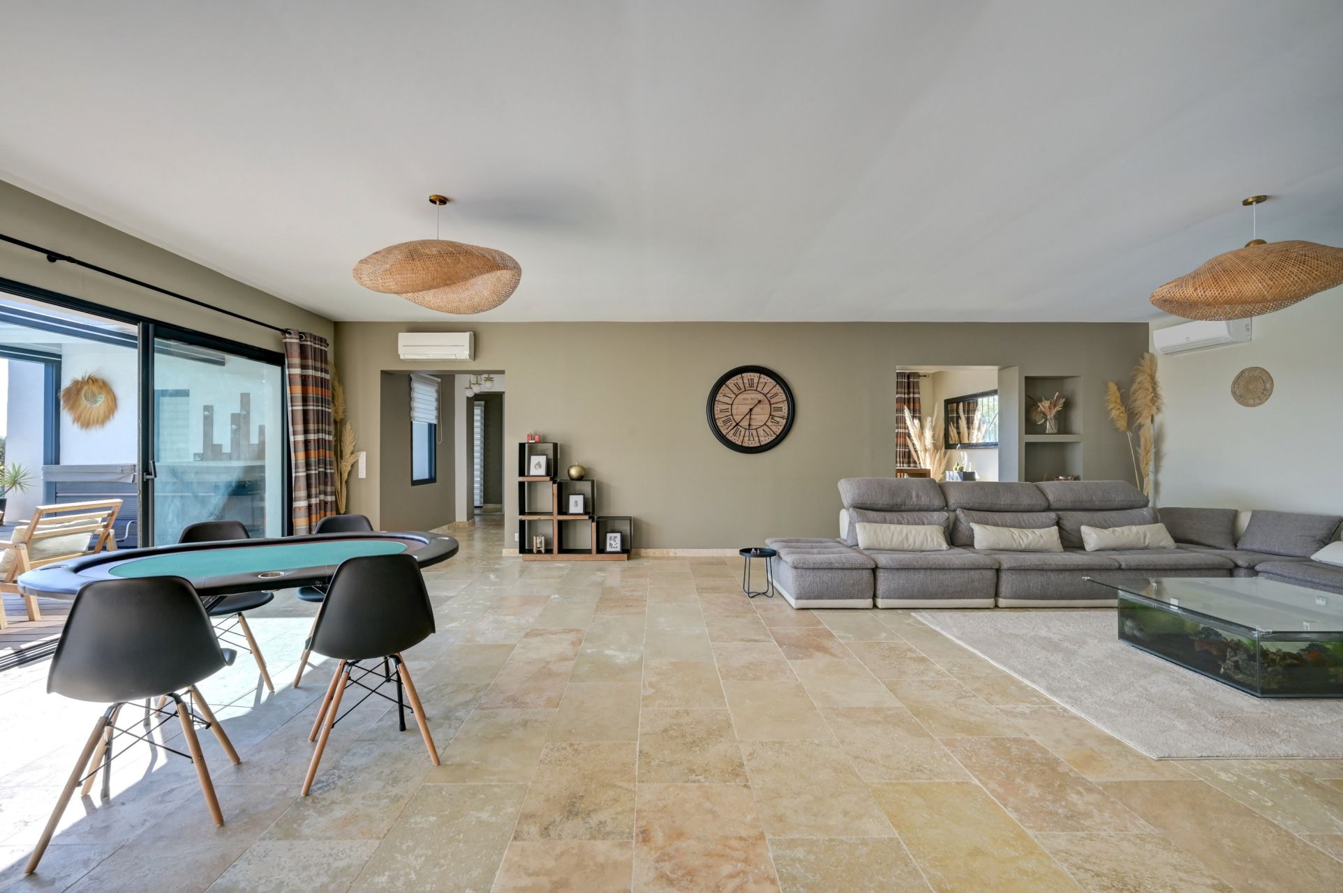 house 6 Rooms for sale on LA CADIERE D AZUR (83740)