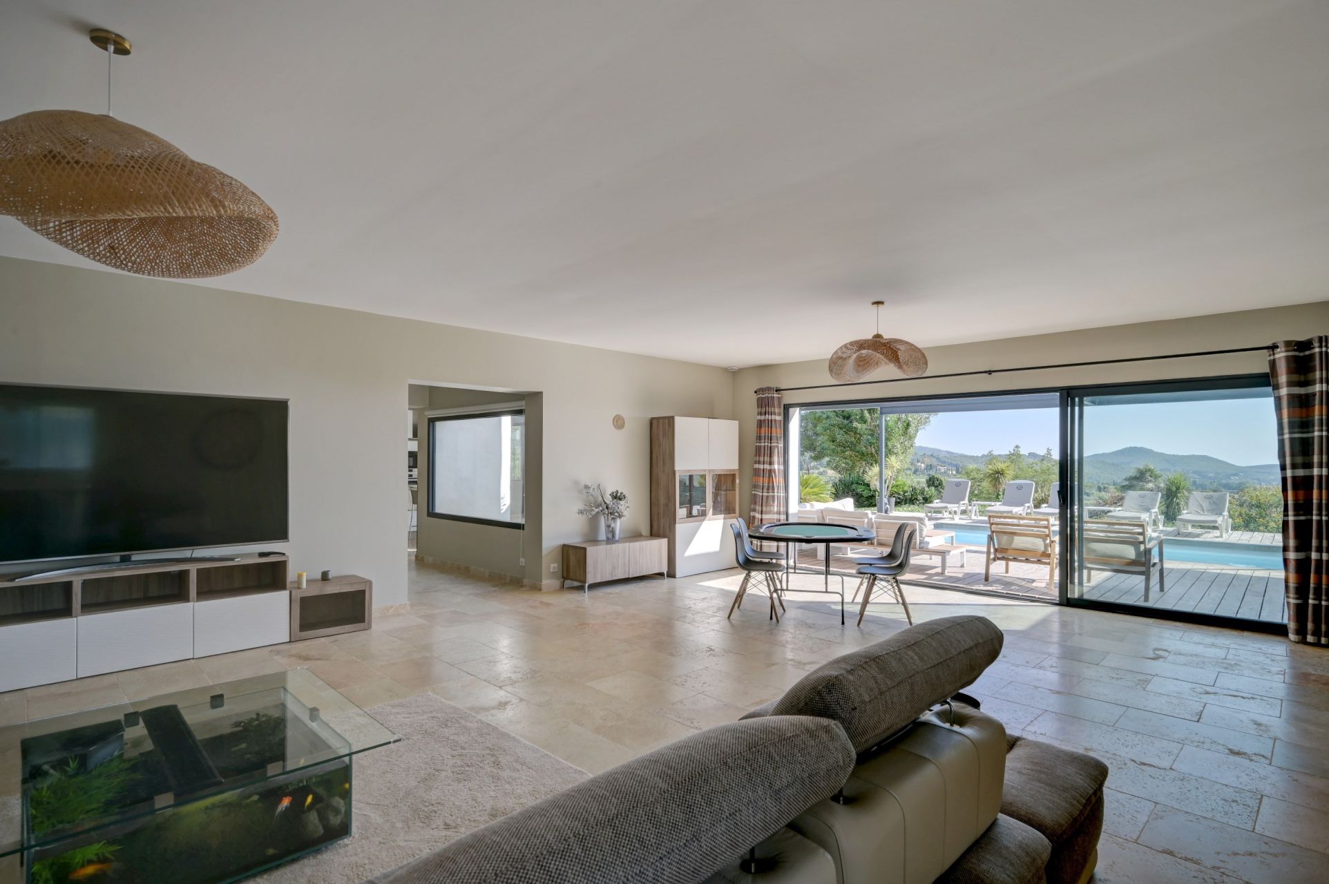 house 6 Rooms for sale on LA CADIERE D AZUR (83740)