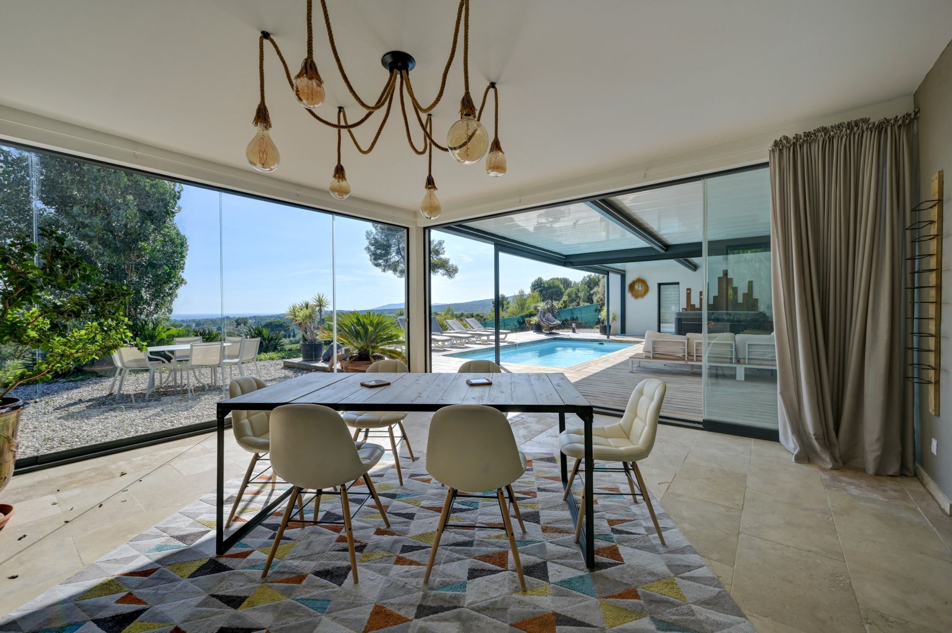 maison 6 Pièces en vente sur LA CADIERE D AZUR (83740)