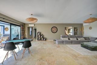 house 6 Rooms for sale on LA CADIERE D AZUR (83740)