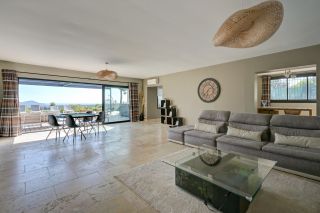 house 6 Rooms for sale on LA CADIERE D AZUR (83740)