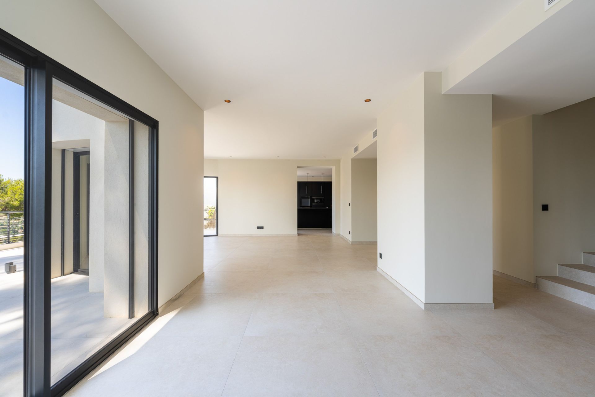 house 6 Rooms for sale on CARQUEIRANNE (83320)