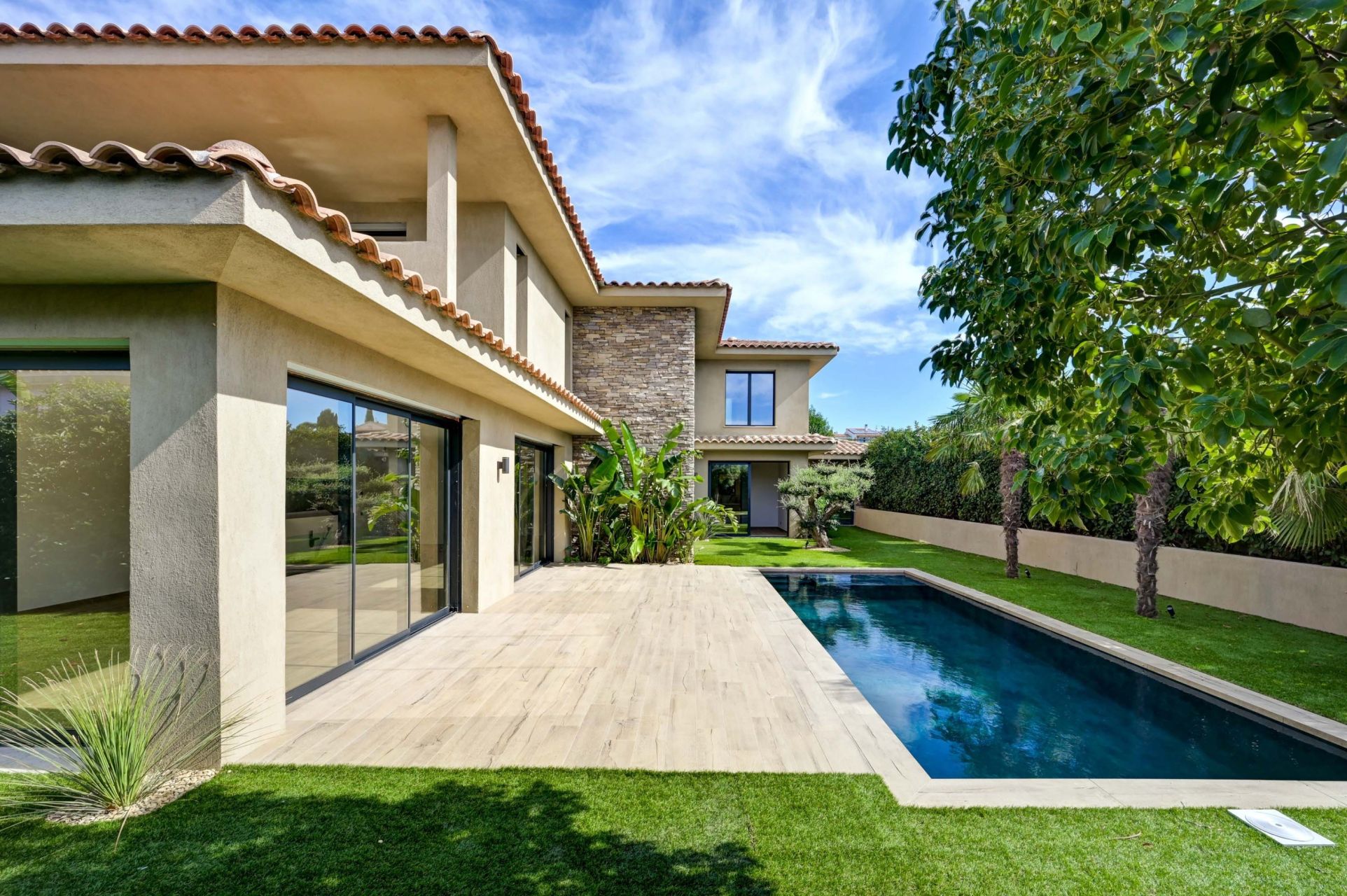 house 7 Rooms for sale on SANARY SUR MER (83110)