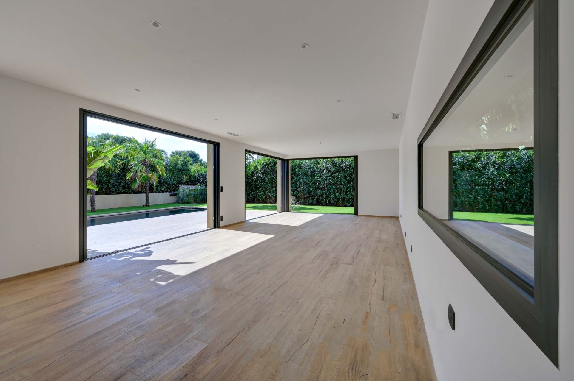 house 7 Rooms for sale on SANARY SUR MER (83110)