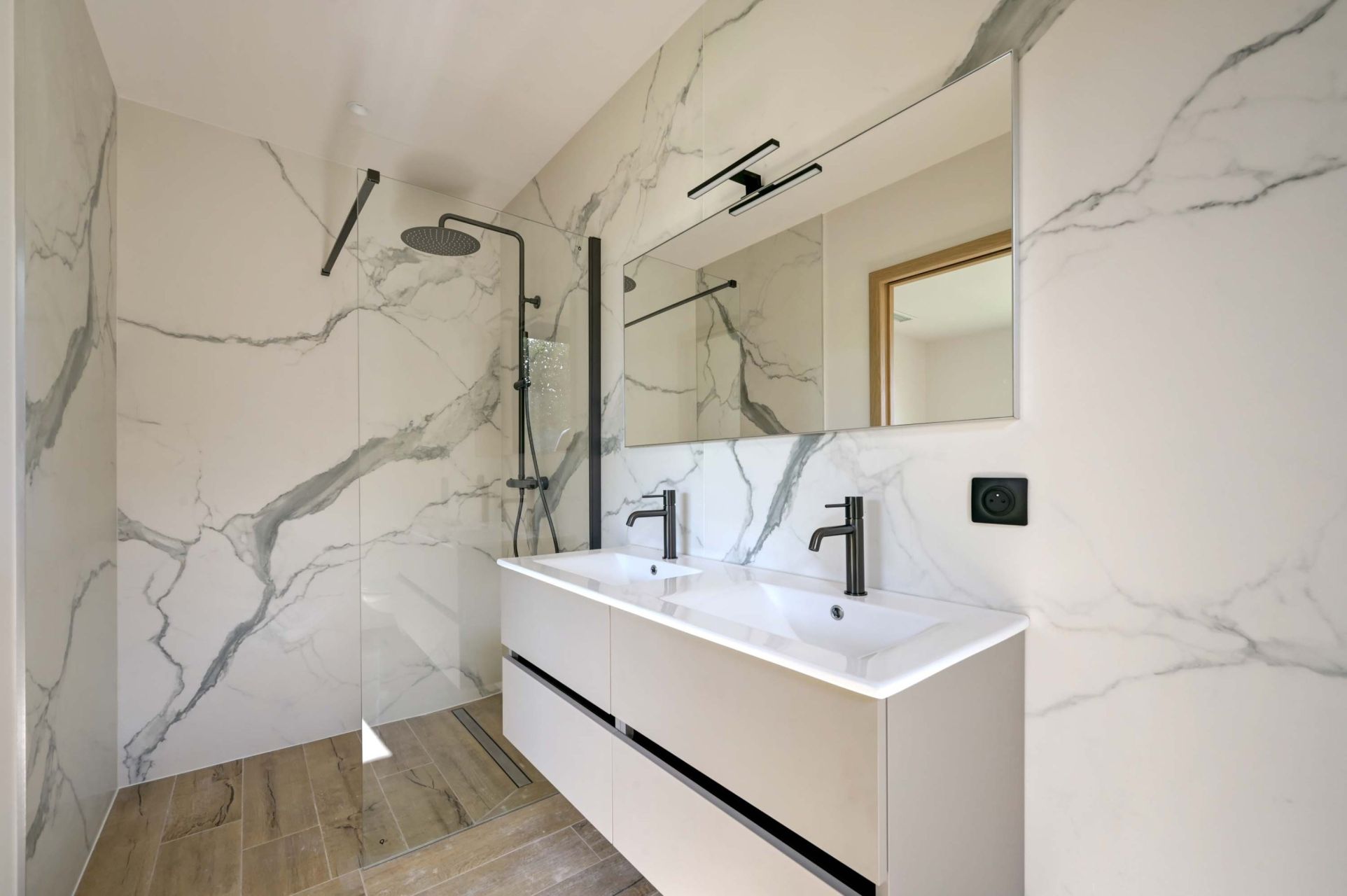 house 7 Rooms for sale on SANARY SUR MER (83110)