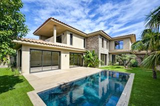 house 7 Rooms for sale on SANARY SUR MER (83110)